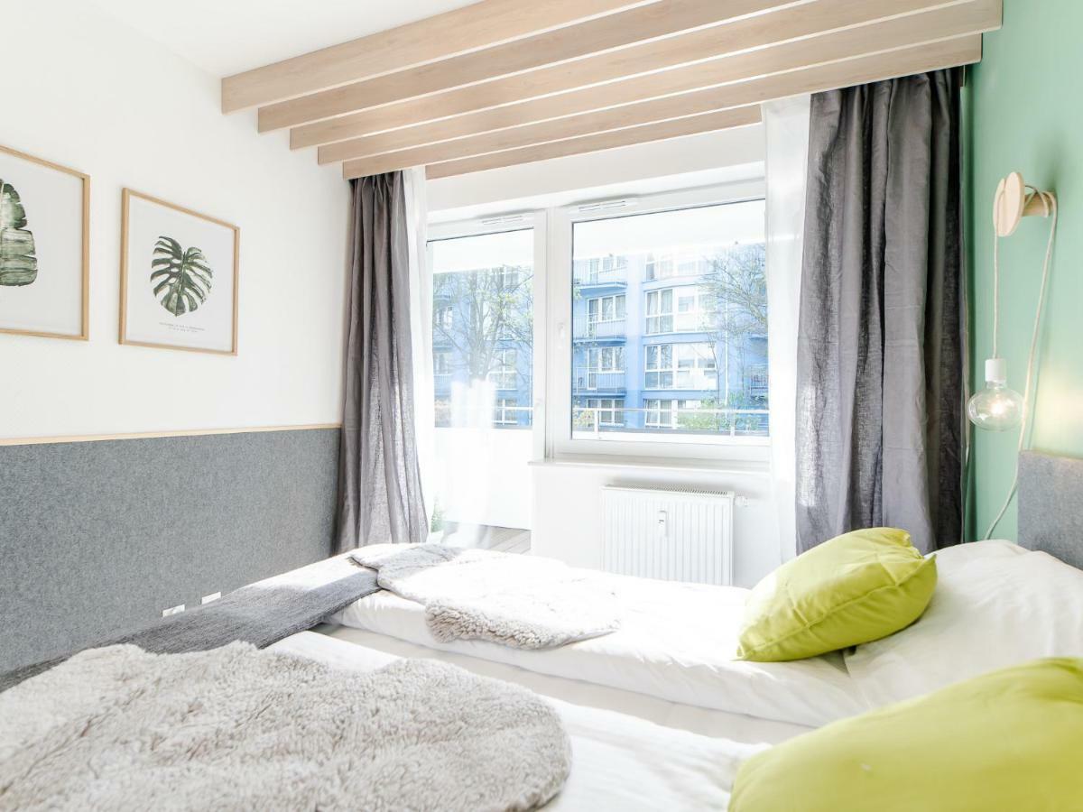 Apartment Forest Surfingbird *